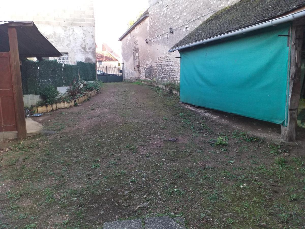 Maison Pour Nombreuses Personnes Pousseaux Екстериор снимка